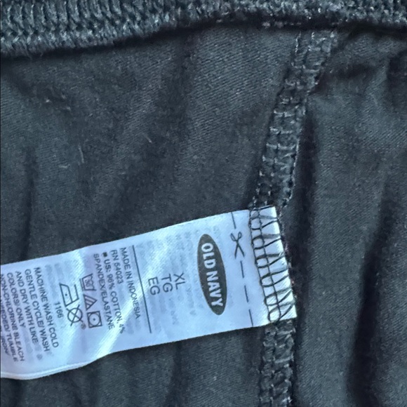 Old Navy Charcoal Leggings - Picture 2 of 3